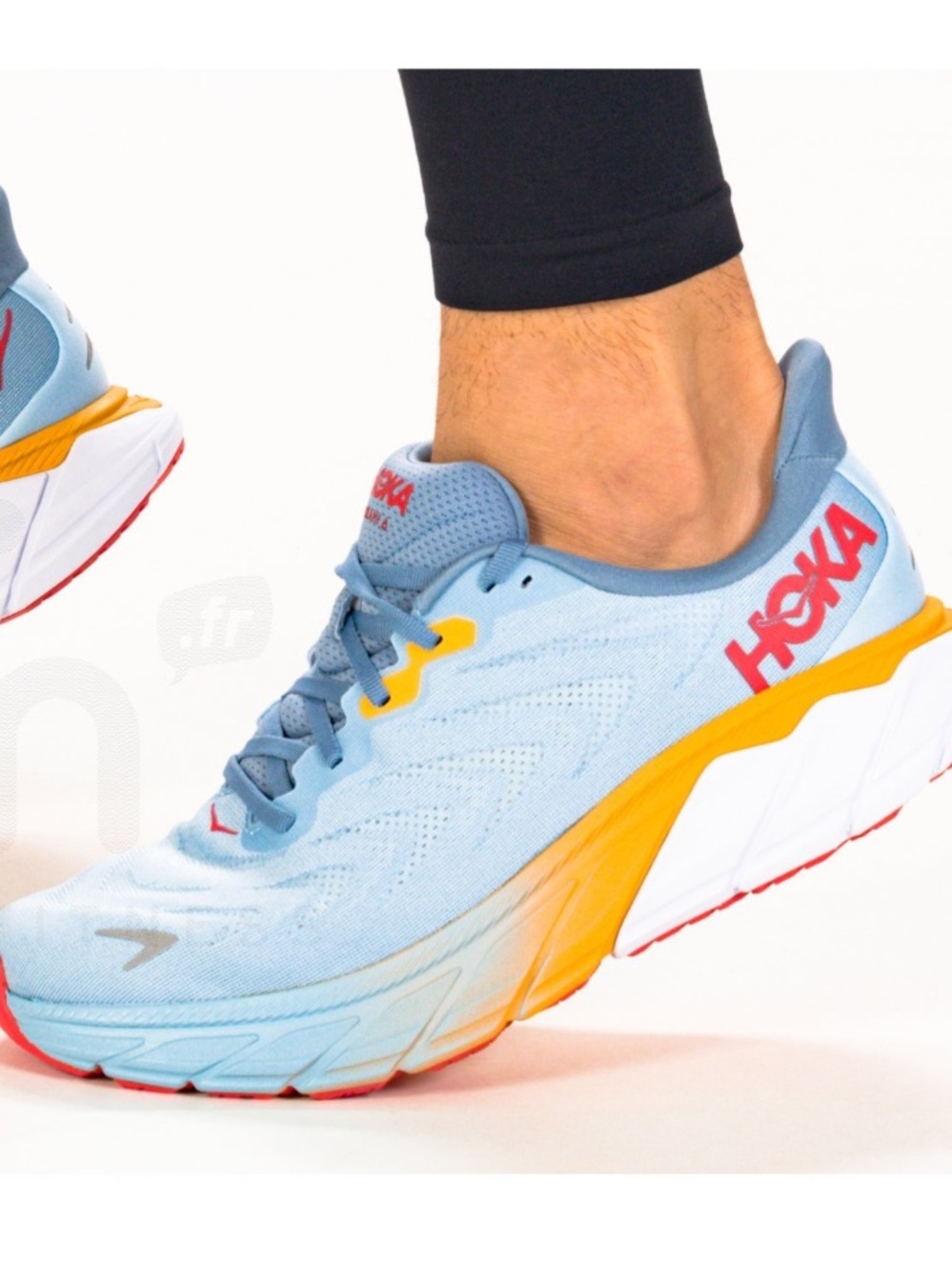 Hoka Arahi 6 Men size 10.5 Running Shoes in Light Blue with Yellow